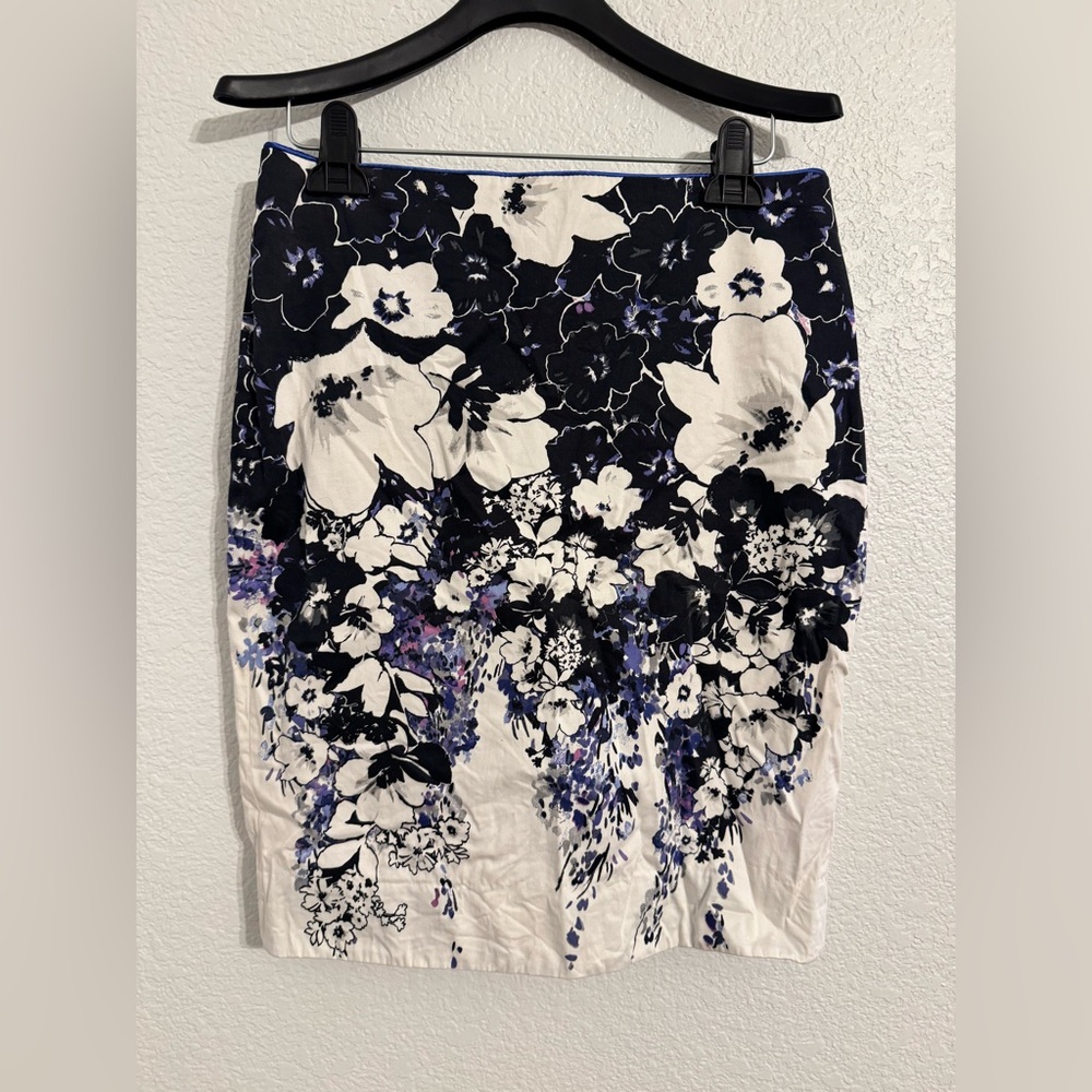 White House Black Market Navy and White Floral Pencil Skirt